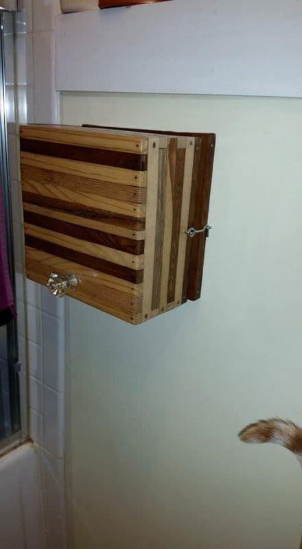 Cat-proof Toilet Paper Cover From Reclaimed Pallet Pallet Shelves & Pallet Coat Hangers Cat-proof Toilet Paper Cover From Reclaimed Pallet Pallet Shelves & Pallet Coat Hangers