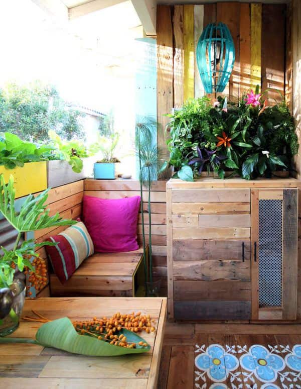 Tropical Pallet Paradise: A Renters’ Remodel Story Pallet Terraces & Pallet Patios Tropical Pallet Paradise: A Renters’ Remodel Story Pallet Terraces & Pallet Patios