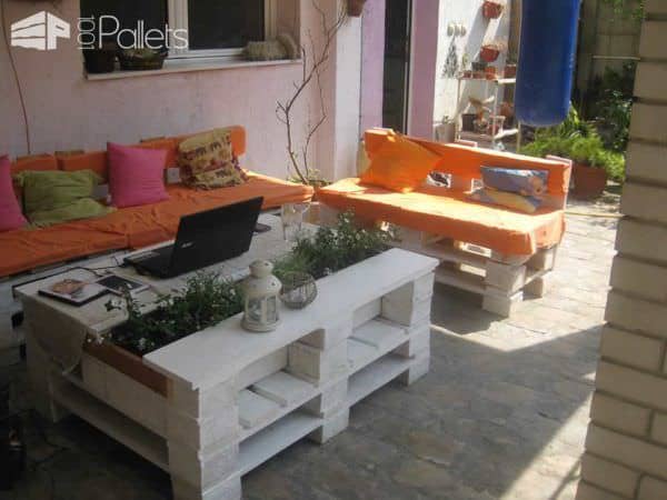 Pallet Coffee Table With Planter Lounges & Garden Sets Pallet Sofas & Couches Pallet Coffee Table With Planter Lounges & Garden Sets Pallet Sofas & Couches