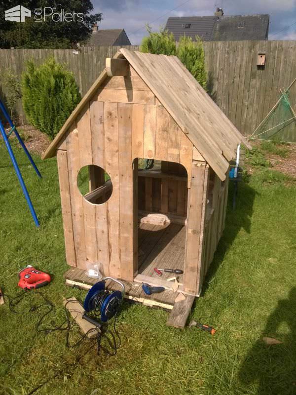 Wendy Pallet House Fun Pallet Crafts for Kids Pallet Sheds, Cabins, Huts & Playhouses Wendy Pallet House Fun Pallet Crafts for Kids Pallet Sheds, Cabins, Huts & Playhouses