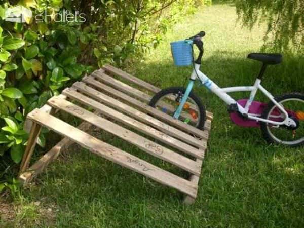 Bike Racks: 16 Ways of Building Your Own Pallet Bike Rack Pallet Terraces & Pallet Patios Bike Racks: 16 Ways of Building Your Own Pallet Bike Rack Pallet Terraces & Pallet Patios