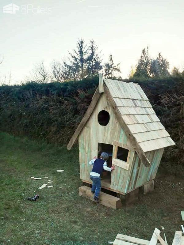 Cabane Enfants Façon Tim Burton / Fairy Tale Kids Pallet Hut From 11 Pallets Fun Pallet Crafts for Kids Pallet Sheds, Cabins, Huts & Playhouses Cabane Enfants Façon Tim Burton / Fairy Tale Kids Pallet Hut From 11 Pallets Fun Pallet Crafts for Kids Pallet Sheds, Cabins, Huts & Playhouses