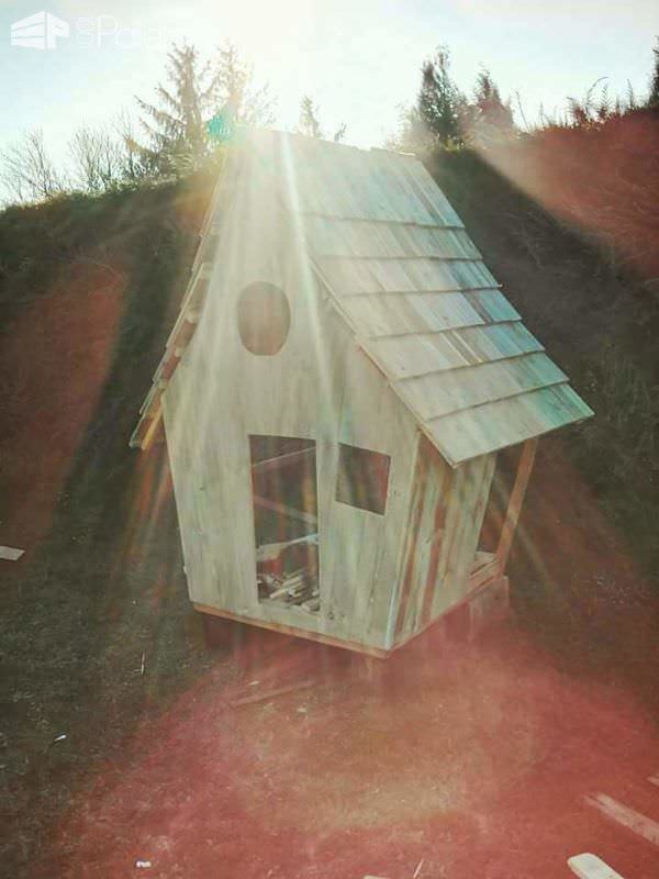 Cabane Enfants Façon Tim Burton / Fairy Tale Kids Pallet Hut From 11 Pallets Fun Pallet Crafts for Kids Pallet Sheds, Cabins, Huts & Playhouses Cabane Enfants Façon Tim Burton / Fairy Tale Kids Pallet Hut From 11 Pallets Fun Pallet Crafts for Kids Pallet Sheds, Cabins, Huts & Playhouses