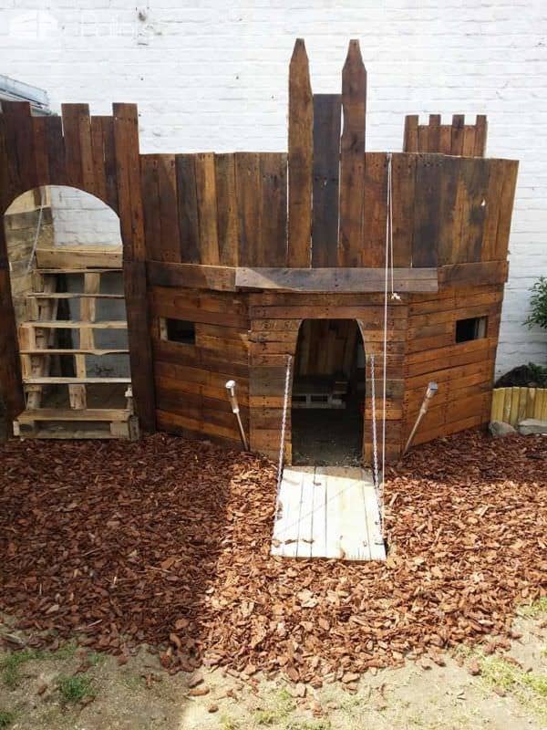 Château En Palettes / Pallets Kids Castle Fun Pallet Crafts for Kids Pallet Sheds, Cabins, Huts & Playhouses Château En Palettes / Pallets Kids Castle Fun Pallet Crafts for Kids Pallet Sheds, Cabins, Huts & Playhouses