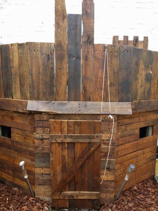 Château En Palettes / Pallets Kids Castle Fun Pallet Crafts for Kids Pallet Sheds, Cabins, Huts & Playhouses Château En Palettes / Pallets Kids Castle Fun Pallet Crafts for Kids Pallet Sheds, Cabins, Huts & Playhouses