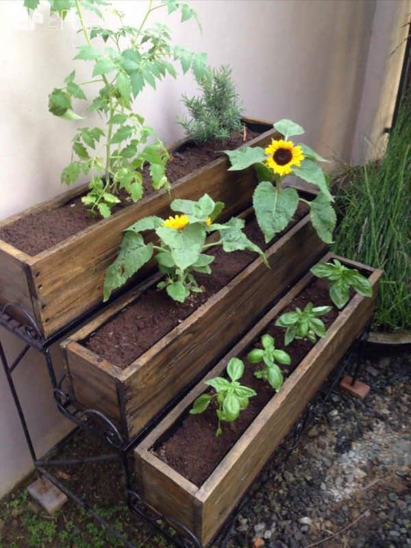 Pallet Garden Projects: Table, Bench & Planters Lounges & Garden Sets Pallet Planters & Compost Bins Pallet Garden Projects: Table, Bench & Planters Lounges & Garden Sets Pallet Planters & Compost Bins