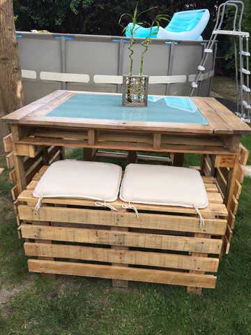 Table Et Bancs De Jardin En Palettes / Pallet Garden Table and Bench Pallets in the Garden Table Et Bancs De Jardin En Palettes / Pallet Garden Table and Bench Pallets in the Garden