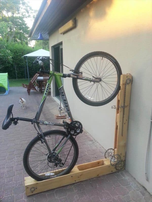Bike Racks: 16 Ways of Building Your Own Pallet Bike Rack Pallet Terraces & Pallet Patios Bike Racks: 16 Ways of Building Your Own Pallet Bike Rack Pallet Terraces & Pallet Patios