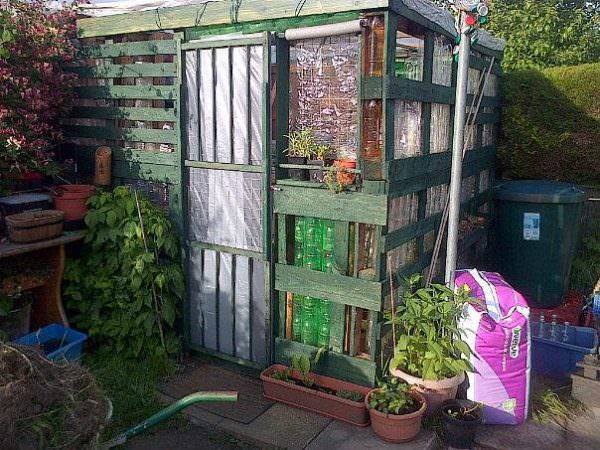 Pallet and Plastic Bottle Greenhouse Pallet Sheds, Cabins, Huts & Playhouses Pallet and Plastic Bottle Greenhouse Pallet Sheds, Cabins, Huts & Playhouses