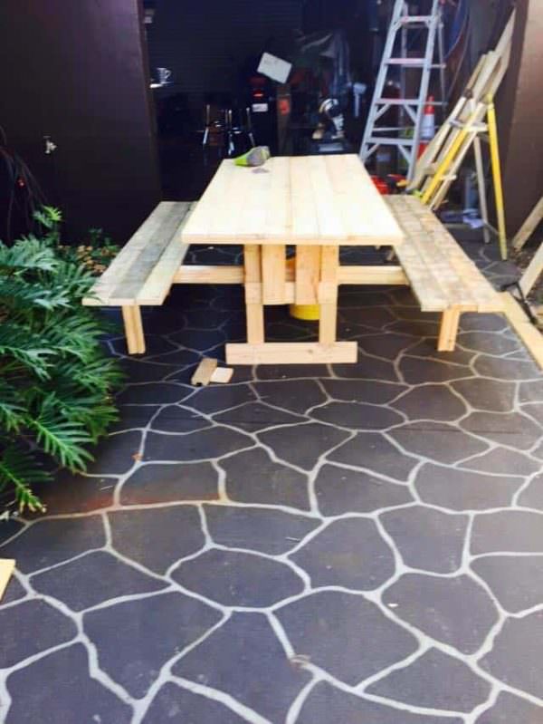 Robby’s Pallet Furniture Pallet Desks & Pallet Tables 