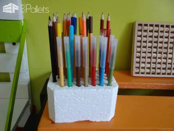Back To School: Pallet Desk Example Pallet Desks & Pallet Tables Back To School: Pallet Desk Example Pallet Desks & Pallet Tables