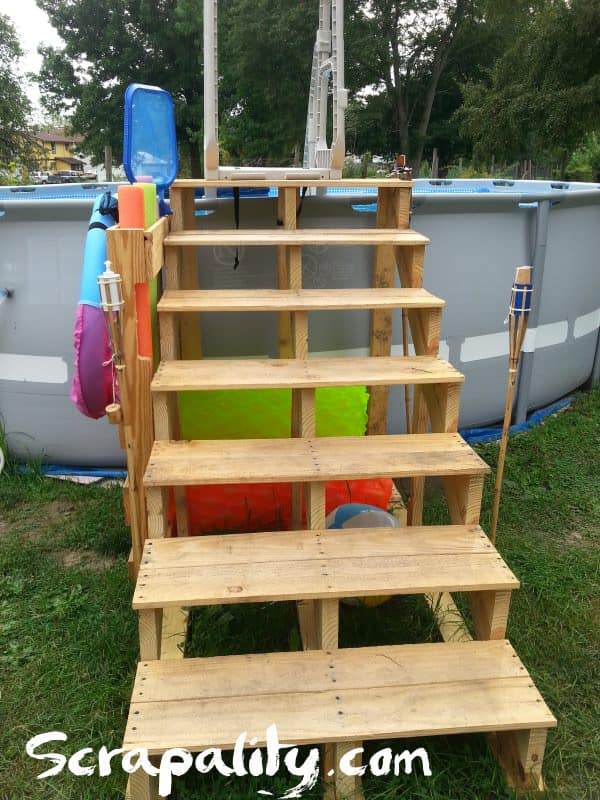 Pallet Pool Steps with Noodle Storage Pallets in the Garden Pallet Pool Steps with Noodle Storage Pallets in the Garden