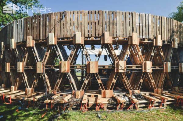 600 Pallets Structure @extrema Outdoor, Music Festival in The Netherlands Lounges & Garden Sets 600 Pallets Structure @extrema Outdoor, Music Festival in The Netherlands Lounges & Garden Sets