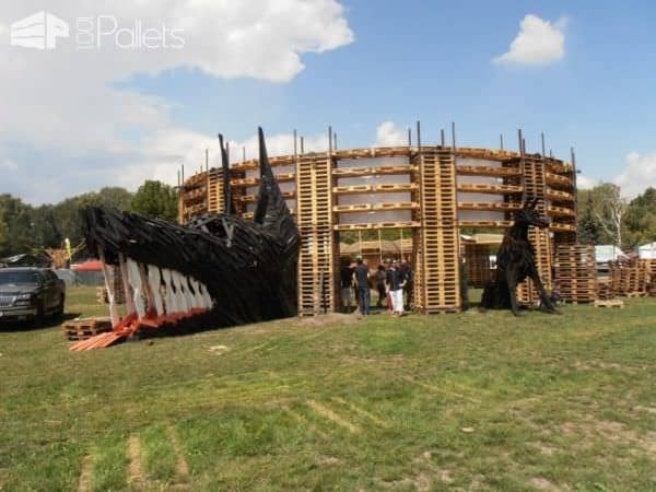 Sziget Festival Colosseum, Made out of 700 Pallets and 65 Feet Diameter Pallet Store, Bar & Restaurant Decorations Sziget Festival Colosseum, Made out of 700 Pallets and 65 Feet Diameter Pallet Store, Bar & Restaurant Decorations