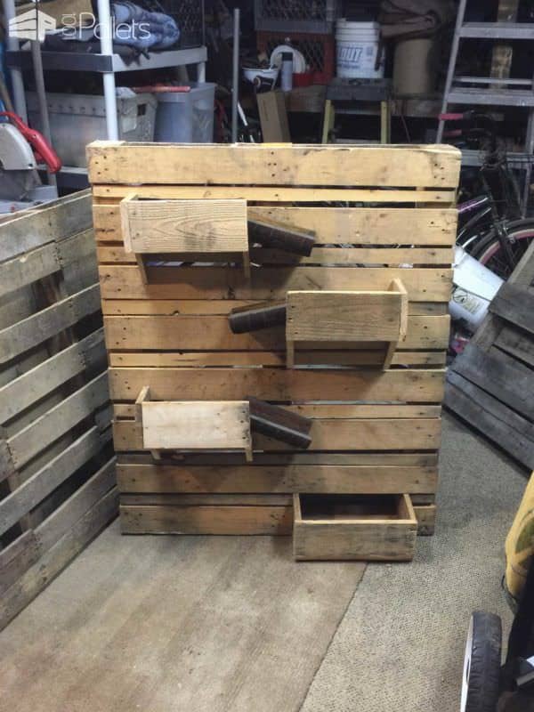 Beautiful Backyard Pallet Fountain Lounges & Garden Sets Beautiful Backyard Pallet Fountain Lounges & Garden Sets