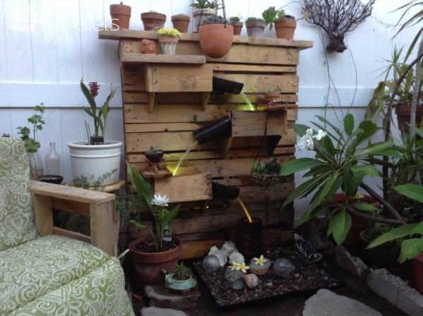 Beautiful Backyard Pallet Fountain Lounges & Garden Sets Beautiful Backyard Pallet Fountain Lounges & Garden Sets