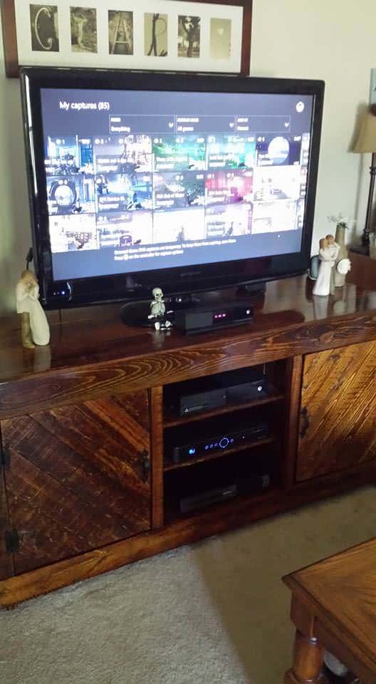 Entertainment Center Pallet TV Stands & Racks Entertainment Center Pallet TV Stands & Racks