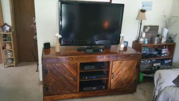 Entertainment Center Pallet TV Stands & Racks Entertainment Center Pallet TV Stands & Racks