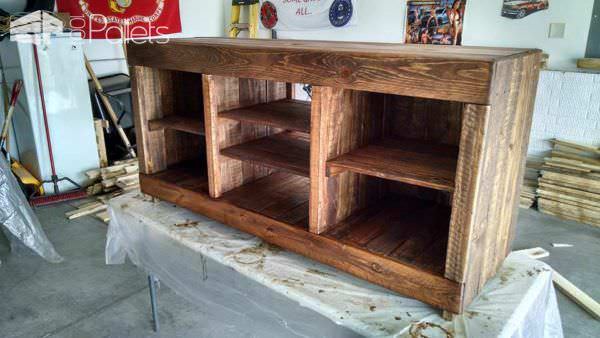 Entertainment Center Pallet TV Stands & Racks Entertainment Center Pallet TV Stands & Racks