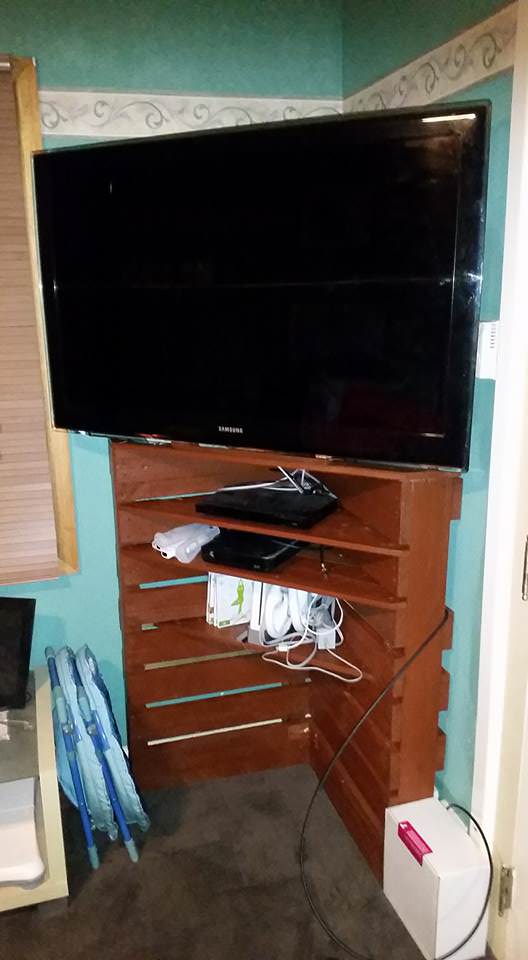 Homemade Corner Tv Stand From Pallet Wood Pallet TV Stands & Racks Homemade Corner Tv Stand From Pallet Wood Pallet TV Stands & Racks