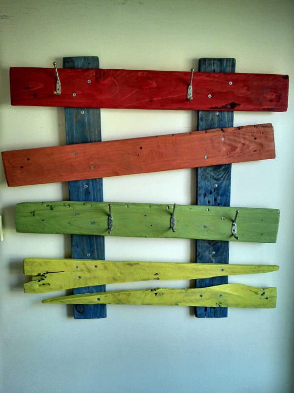 My Family Coat Hanger Made Out Of A Single Pallet Pallet Shelves & Pallet Coat Hangers My Family Coat Hanger Made Out Of A Single Pallet Pallet Shelves & Pallet Coat Hangers