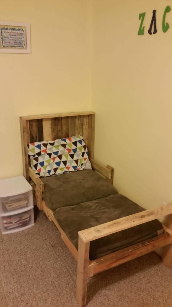 Toddler Pallet Bed Pallet Beds, Pallet Headboards & Frames Toddler Pallet Bed Pallet Beds, Pallet Headboards & Frames
