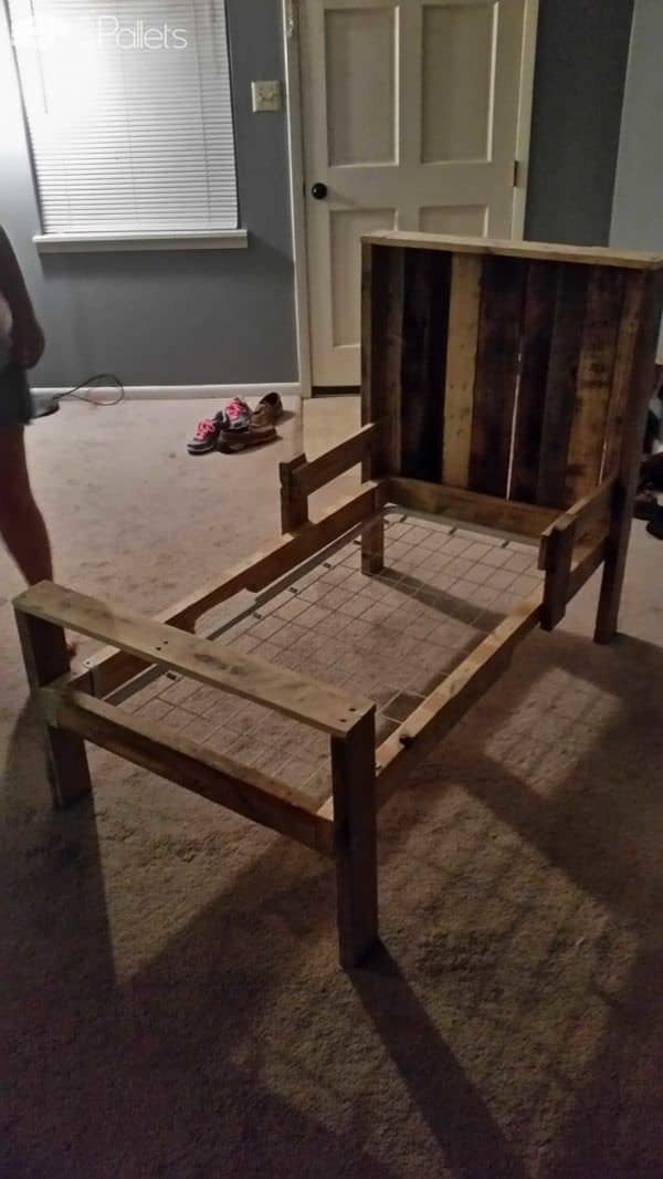 Toddler Pallet Bed Pallet Beds, Pallet Headboards & Frames Toddler Pallet Bed Pallet Beds, Pallet Headboards & Frames