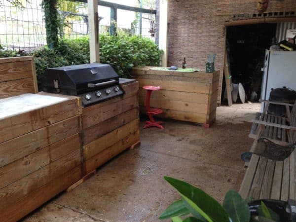 64 Awesome Wooden Pallet Bars For Your Inspiration! Pallet Bars 64 Awesome Wooden Pallet Bars For Your Inspiration! Pallet Bars
