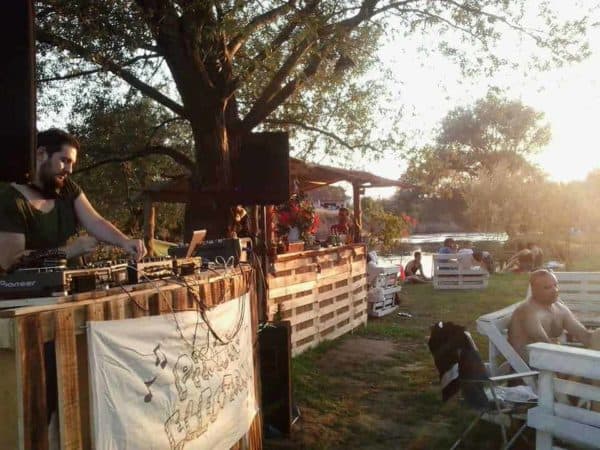 64 Awesome Wooden Pallet Bars For Your Inspiration! Pallet Bars 64 Awesome Wooden Pallet Bars For Your Inspiration! Pallet Bars