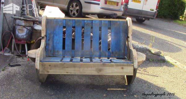 Garden Bench For Free! Pallet Benches, Pallet Chairs & Stools Garden Bench For Free! Pallet Benches, Pallet Chairs & Stools