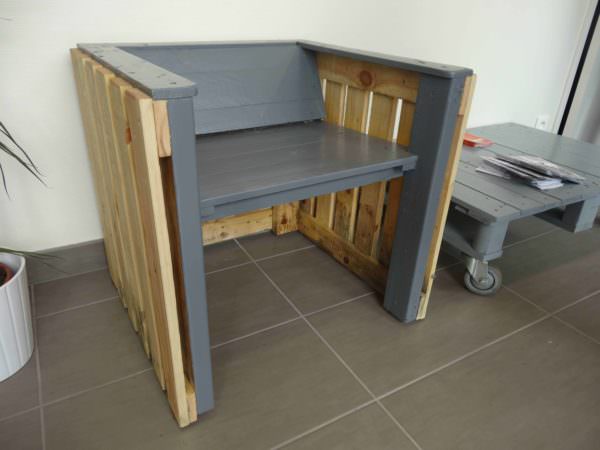 Pallet Armchair, Inspired By Mies Van Der Rohe Pallet Benches, Pallet Chairs & Stools Pallet Armchair, Inspired By Mies Van Der Rohe Pallet Benches, Pallet Chairs & Stools