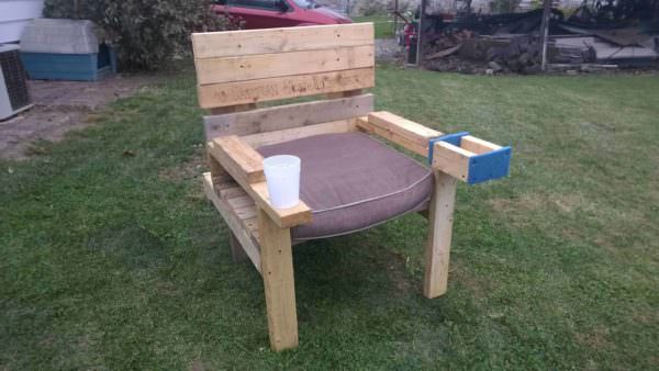 Pallet Captains Chair Pallet Benches, Pallet Chairs & Stools Pallet Captains Chair Pallet Benches, Pallet Chairs & Stools