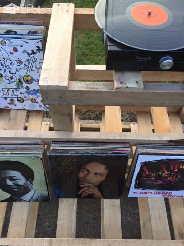 Record Player & Vinyl Storage Unit Pallet Shelves & Pallet Coat Hangers Record Player & Vinyl Storage Unit Pallet Shelves & Pallet Coat Hangers