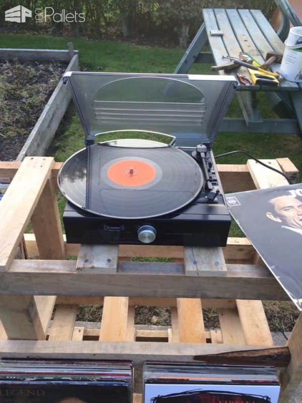 Record Player & Vinyl Storage Unit Pallet Shelves & Pallet Coat Hangers Record Player & Vinyl Storage Unit Pallet Shelves & Pallet Coat Hangers