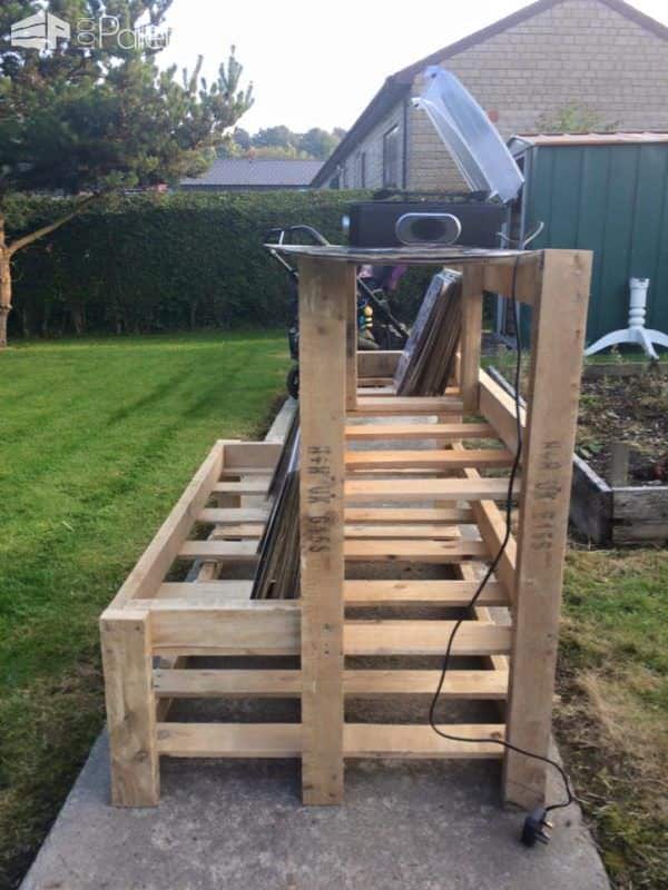 Record Player & Vinyl Storage Unit Pallet Shelves & Pallet Coat Hangers Record Player & Vinyl Storage Unit Pallet Shelves & Pallet Coat Hangers