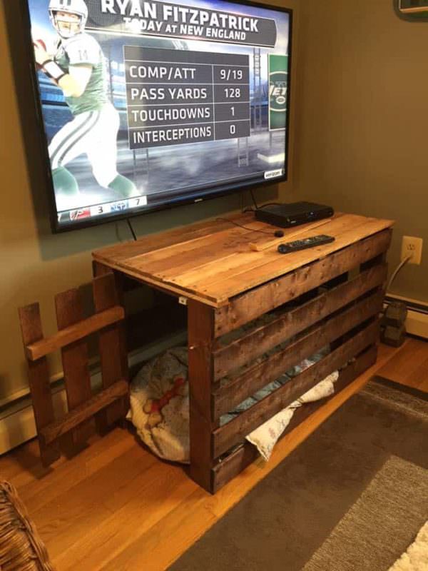 Table & Dog Crate At The Same Time Pallet Desks & Pallet Tables Table & Dog Crate At The Same Time Pallet Desks & Pallet Tables