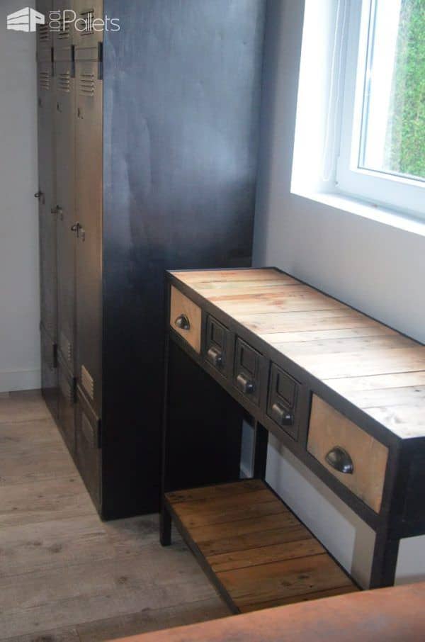 Industrial Console From Pallets & Metal / Console Industrielle En Bois Et Métal Pallet Desks & Pallet Tables Industrial Console From Pallets & Metal / Console Industrielle En Bois Et Métal Pallet Desks & Pallet Tables