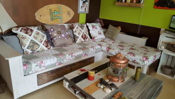 Shabby Chic Sofa From Recycled Pallets Pallet Sofas & Couches Shabby Chic Sofa From Recycled Pallets Pallet Sofas & Couches