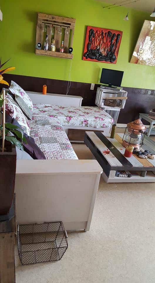 Shabby Chic Sofa From Recycled Pallets Pallet Sofas & Couches Shabby Chic Sofa From Recycled Pallets Pallet Sofas & Couches