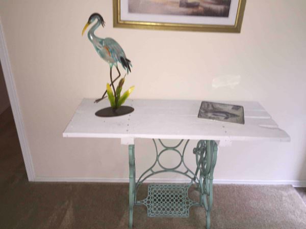Treadle Base Pallet Board Accent Table Pallet Desks & Pallet Tables Treadle Base Pallet Board Accent Table Pallet Desks & Pallet Tables