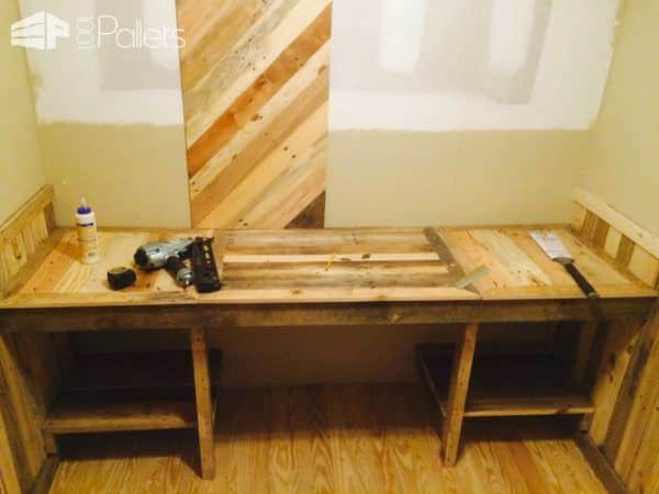 How I Built My Pallet Office (Desk & Walls) Pallet Desks & Pallet Tables How I Built My Pallet Office (Desk & Walls) Pallet Desks & Pallet Tables