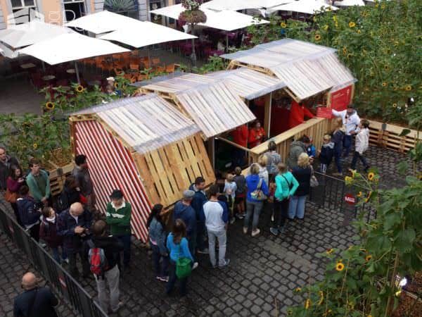 Jaw: Architectural Pallet Structure Built for the Sunflower Maze in Mons 2015 Pallet Store, Bar & Restaurant Decorations Jaw: Architectural Pallet Structure Built for the Sunflower Maze in Mons 2015 Pallet Store, Bar & Restaurant Decorations