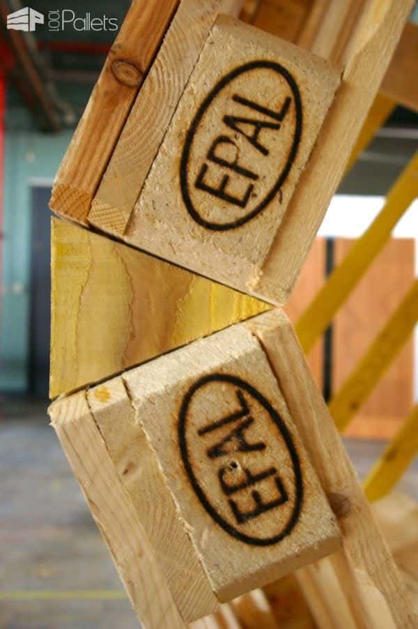 Jaw: Architectural Pallet Structure Built for the Sunflower Maze in Mons 2015 Pallet Store, Bar & Restaurant Decorations Jaw: Architectural Pallet Structure Built for the Sunflower Maze in Mons 2015 Pallet Store, Bar & Restaurant Decorations