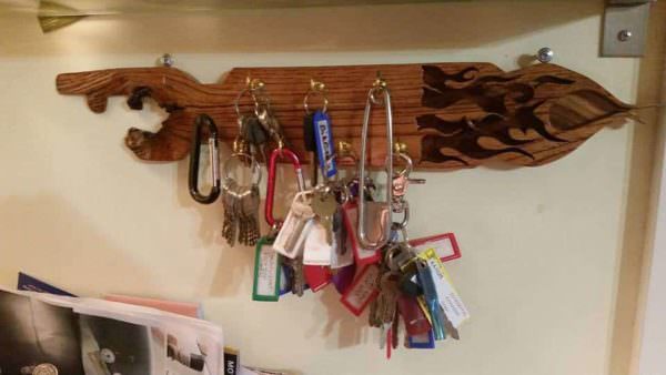 Key Holder From Pallet Wood Pallet Shelves & Pallet Coat Hangers Key Holder From Pallet Wood Pallet Shelves & Pallet Coat Hangers
