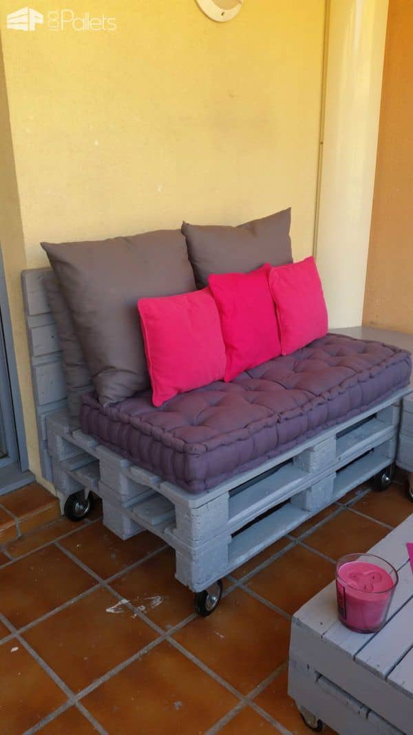 Make a Balcony Pallet Lounge under 100$ Lounges & Garden Sets Make a Balcony Pallet Lounge under 100$ Lounges & Garden Sets