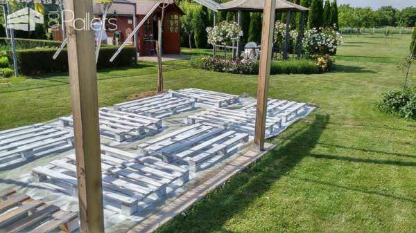 The Backyard Lounge/Party Terrace You Need for Your Summer Pallet Terraces & Pallet Patios The Backyard Lounge/Party Terrace You Need for Your Summer Pallet Terraces & Pallet Patios