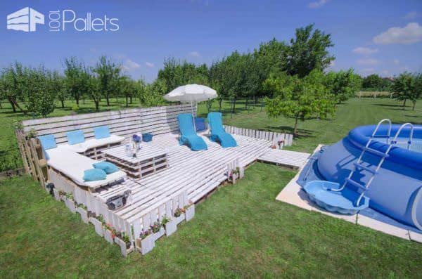 The Backyard Lounge/Party Terrace You Need for Your Summer Pallet Terraces & Pallet Patios The Backyard Lounge/Party Terrace You Need for Your Summer Pallet Terraces & Pallet Patios