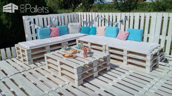 The Backyard Lounge/Party Terrace You Need for Your Summer Pallet Terraces & Pallet Patios The Backyard Lounge/Party Terrace You Need for Your Summer Pallet Terraces & Pallet Patios