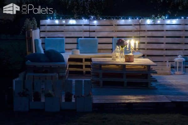 The Backyard Lounge/Party Terrace You Need for Your Summer Pallet Terraces & Pallet Patios The Backyard Lounge/Party Terrace You Need for Your Summer Pallet Terraces & Pallet Patios