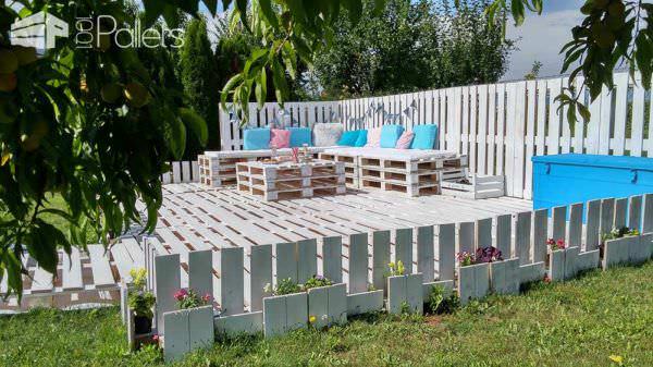 The Backyard Lounge/Party Terrace You Need for Your Summer Pallet Terraces & Pallet Patios The Backyard Lounge/Party Terrace You Need for Your Summer Pallet Terraces & Pallet Patios